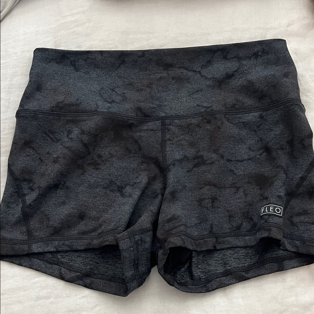 Fleo Apex Contour Women's Charcoal Athletic Shorts